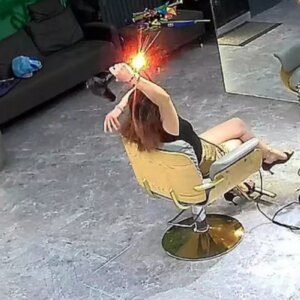 kuaforde dehset ani sac kurutma makinesi kadinin elinde patladi AtxUYXrS