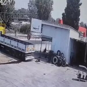 tir altinda kalan isci hayatini kaybetti kXe3YURF