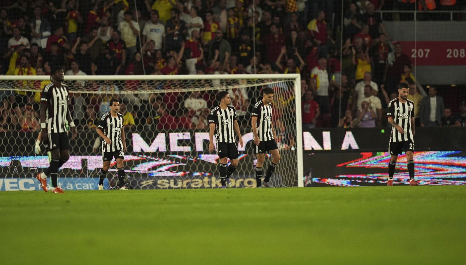 besiktasin genc futbolcusundan hakem tepkisi ceza almak istemiyorum ama tYxEtwLT