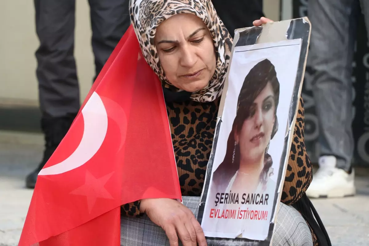 aileler 111 haftada evlatlari icin eylem yapti QdGLyail.jpg