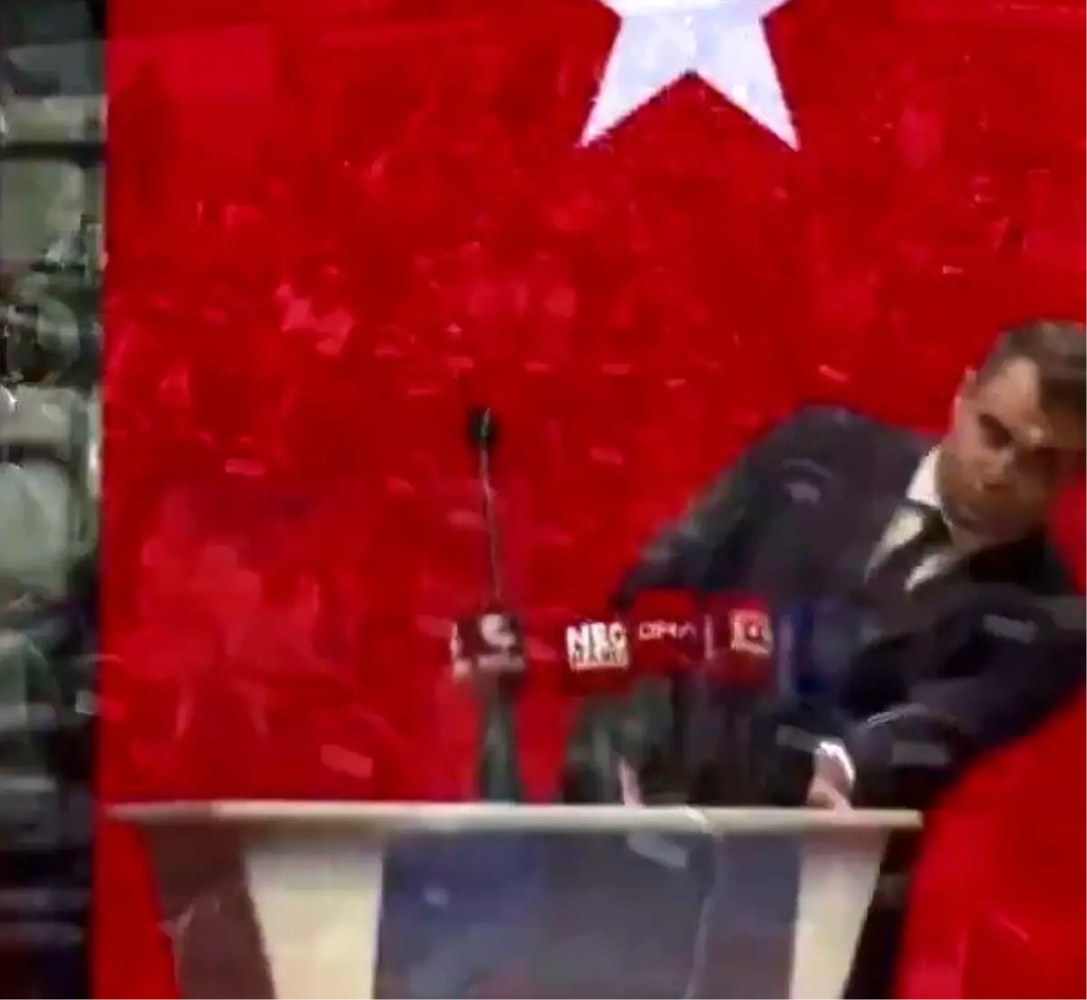 chp izmir il kongresinde fenalasma ABNC8l8s.jpg