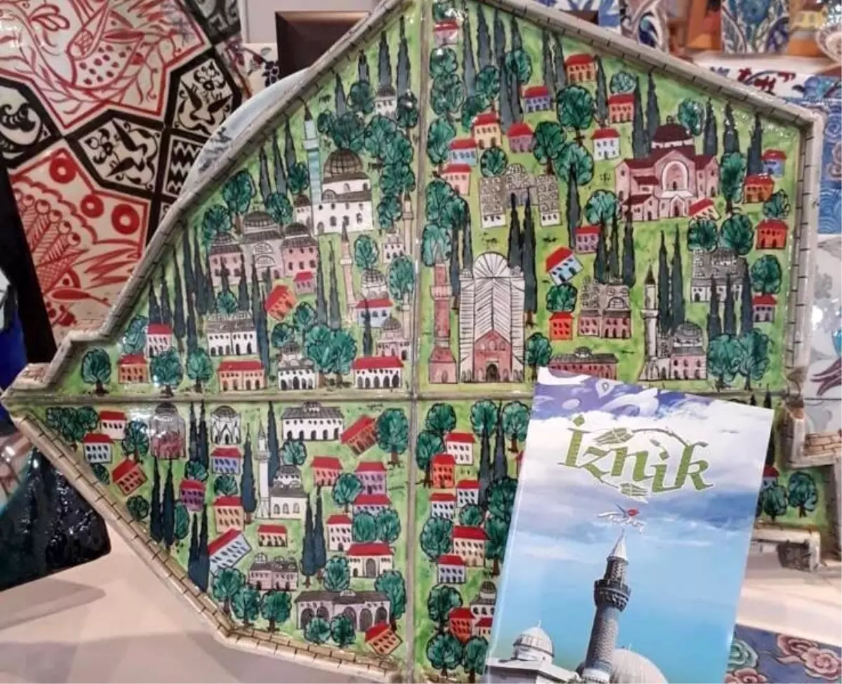 cini sanatcisi mesude kunen papa 14uncu leoya izniki resmettigi tabloyu hediye edecek TC1d9IWH.jpg