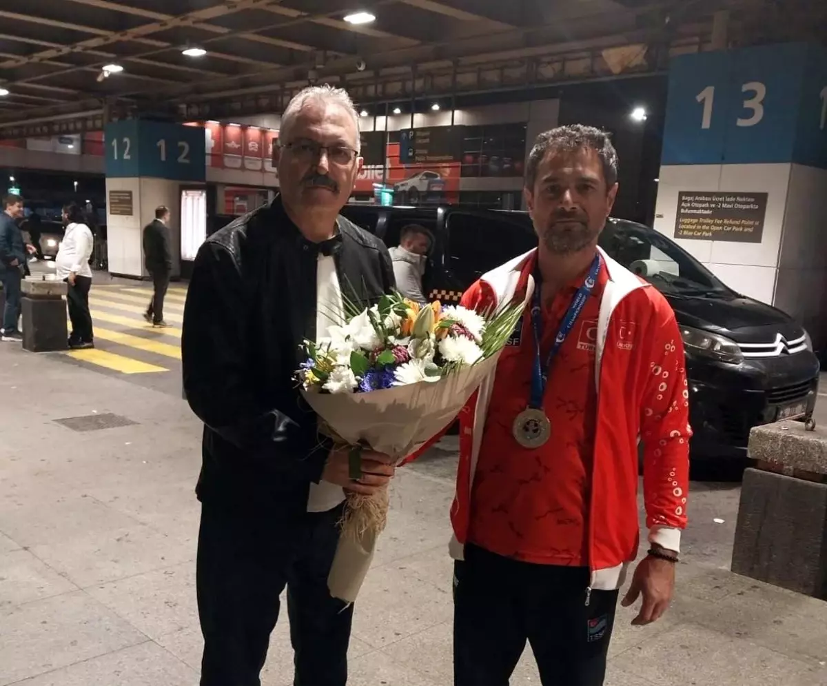 eskisehirli erkan balk ile milli takim dunya sampiyonu oldu EaBt8Zdi.jpg