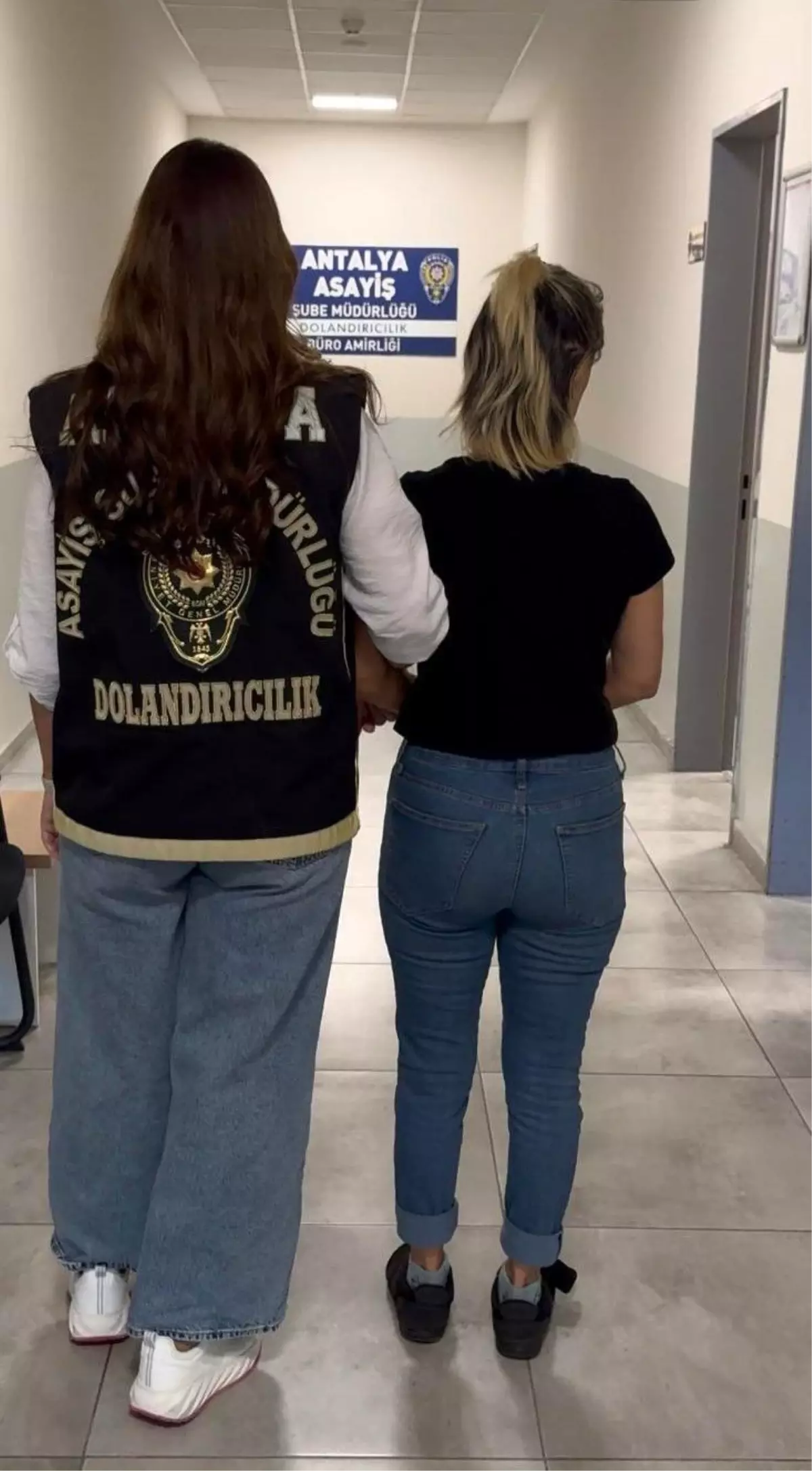 sahte altin satmaya calisan kadin tutuklandi R8wdU2uz.jpg